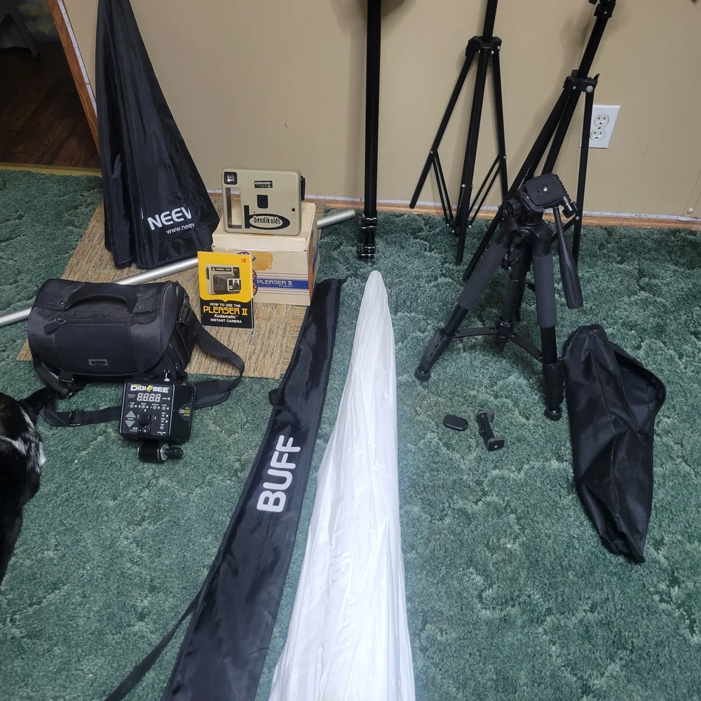 Black Tripod with White Umbrella Kit